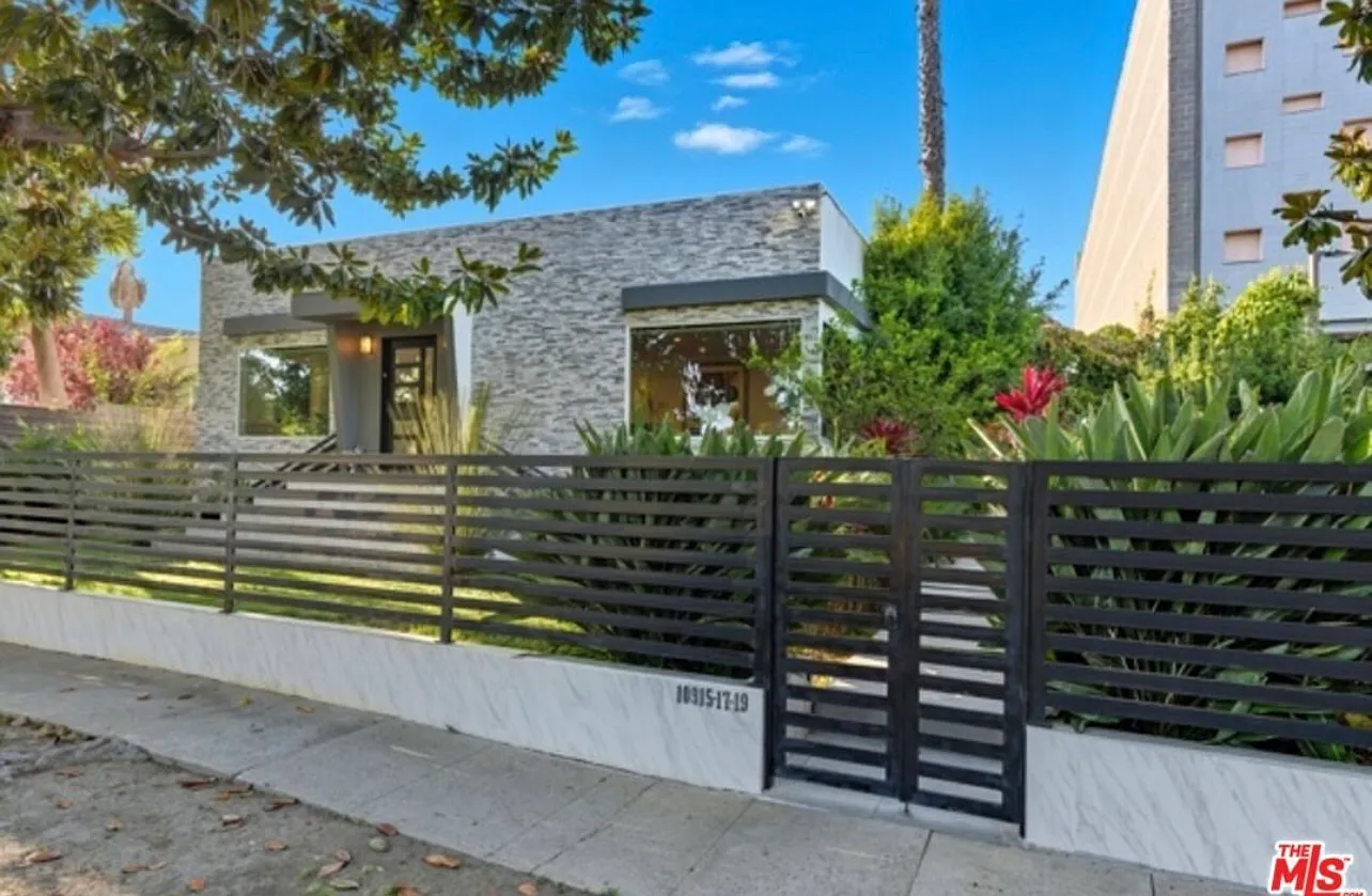 10917 Ayres Avenue — Photo 1