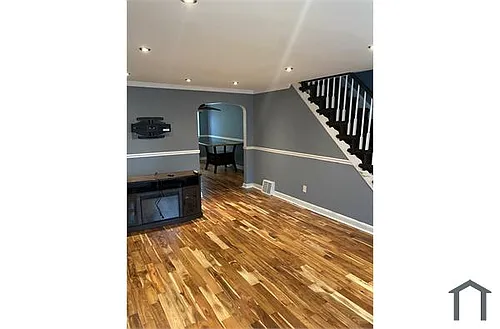 1327 Farrington Rd Photo 1