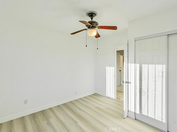 5th image of 301 E Riggin St