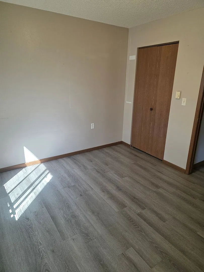 Country Plaza Apartments — Photo 3