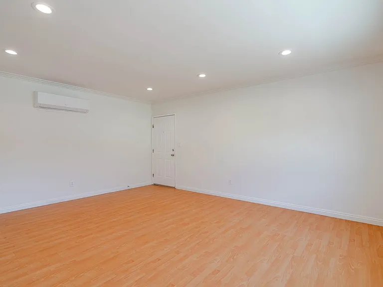 340 W Doran St #8 — Photo 3