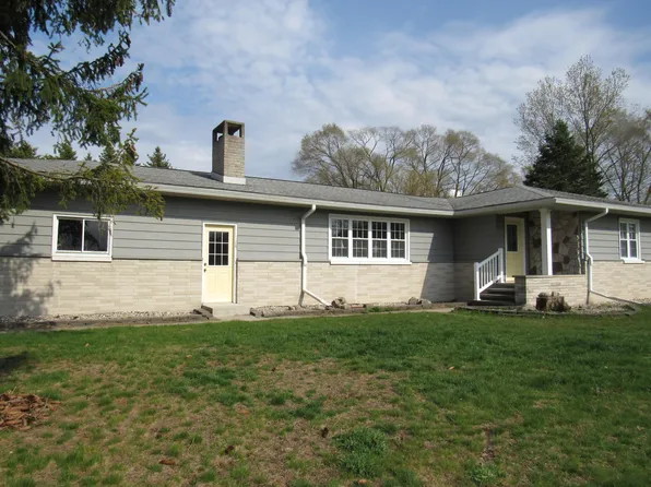 70 Alpha Dr, Hesperia, MI 49421