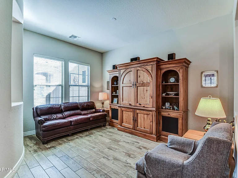 2364 E Susan Dr — Photo 8