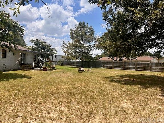 2nd image of 7 Crescent Park Dr