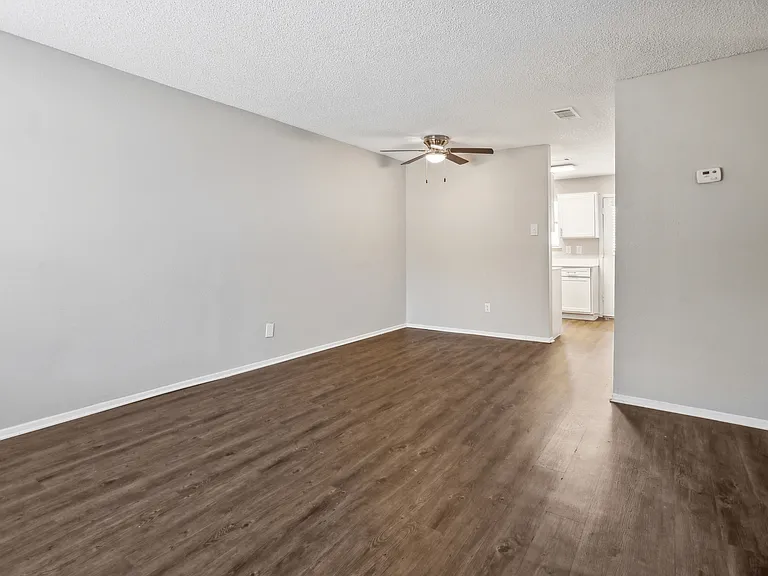 Lawson — Photo 20