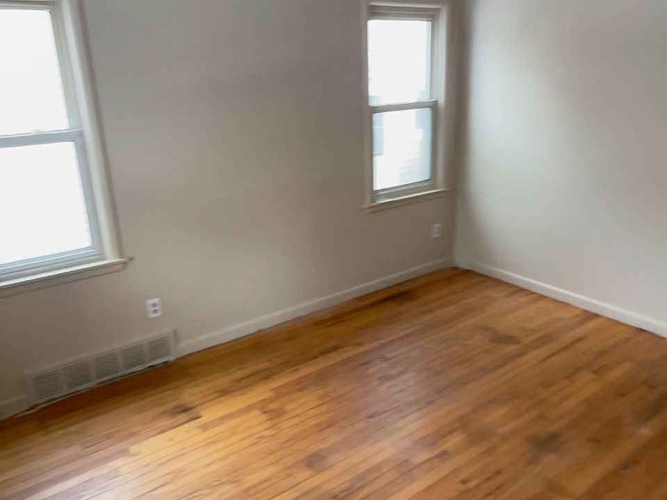 2nd image of 4630 Helen St