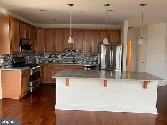 Stainless steel appliances and island seating