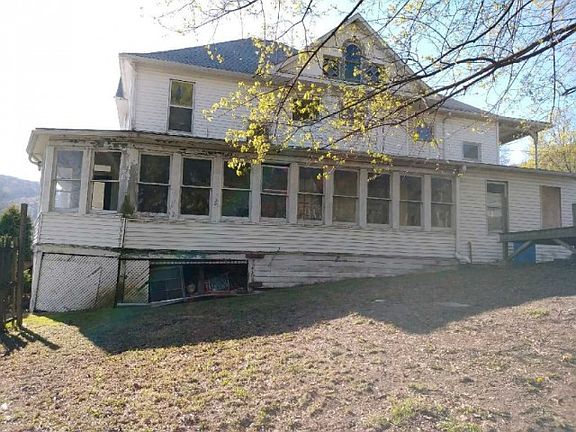 3rd image of 95 E Hamp