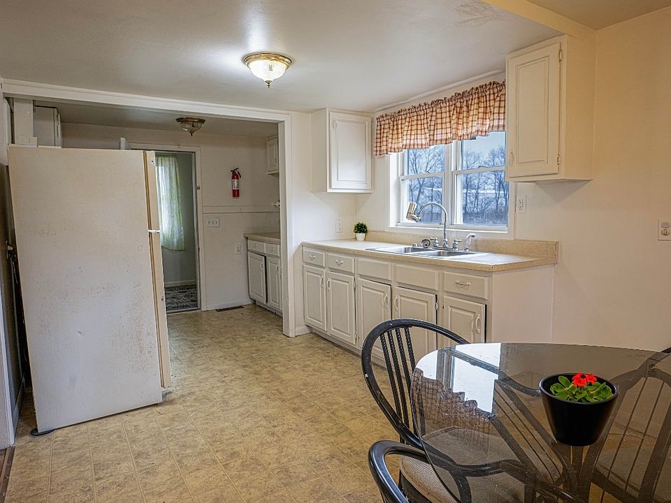 807 3rd St, Beaverville, IL 60912 Zillow