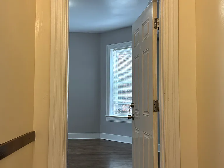 7225 S Champlain Ave — Photo 2