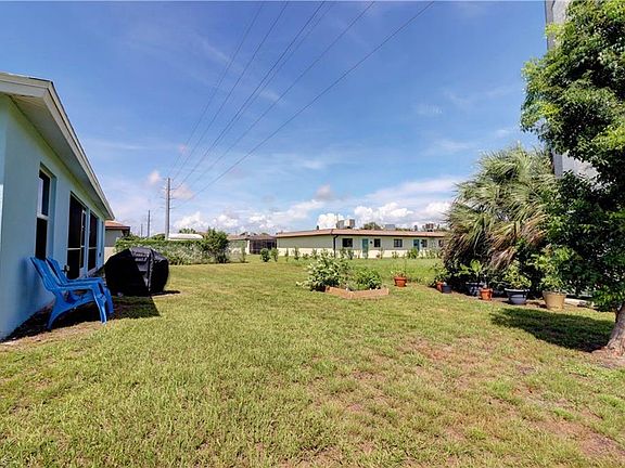 2nd image of 4521 SW Santa Barbara Pl