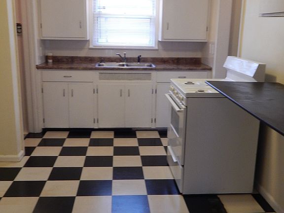 2nd image of 19468 Garfield Ave