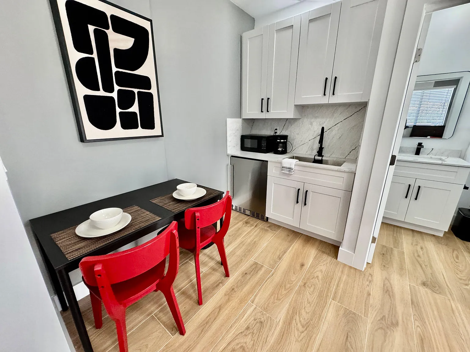 1 bed, 1.0 bath, 195 sqft, $1,953 — Photo 2