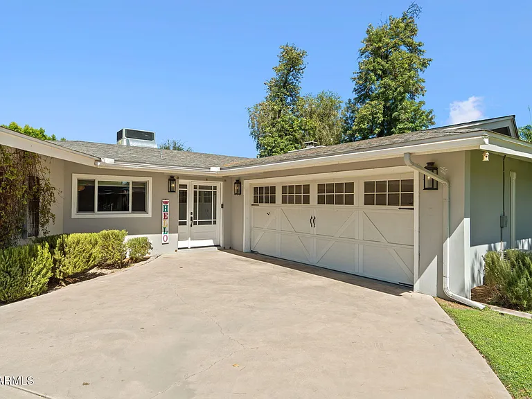 2054 E Rancho Dr — Photo 7