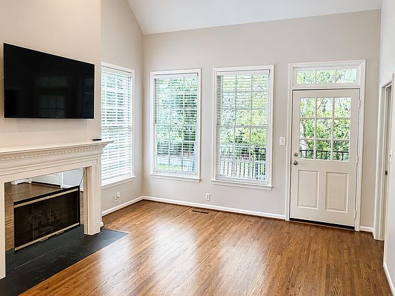 5th image of 2063 Stone Brook Dr