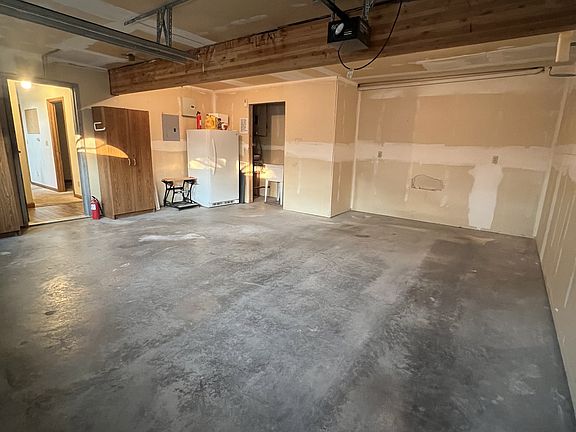 3rd image of 201 W Geyser St APT A
