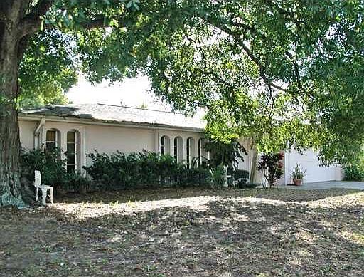1st image of 390 Pineview Dr