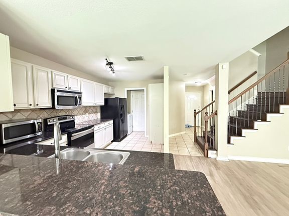 4th image of 12604 Oceanside Dr