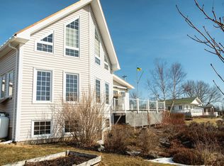 2 Macleod St, Baddeck, NS B0E1B0