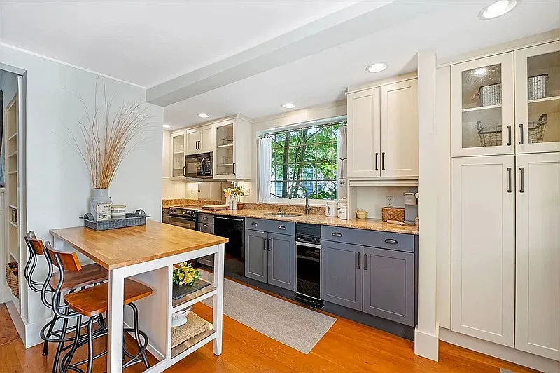 1 bed, 1.0 bath, 737 sqft, $1,750 — Photo 2