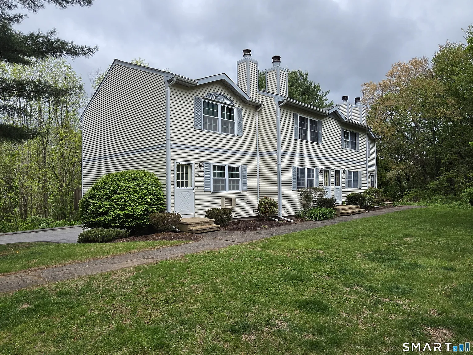 2 bed, 1.5 bath, 1376 sqft, $2,400 — Photo 1
