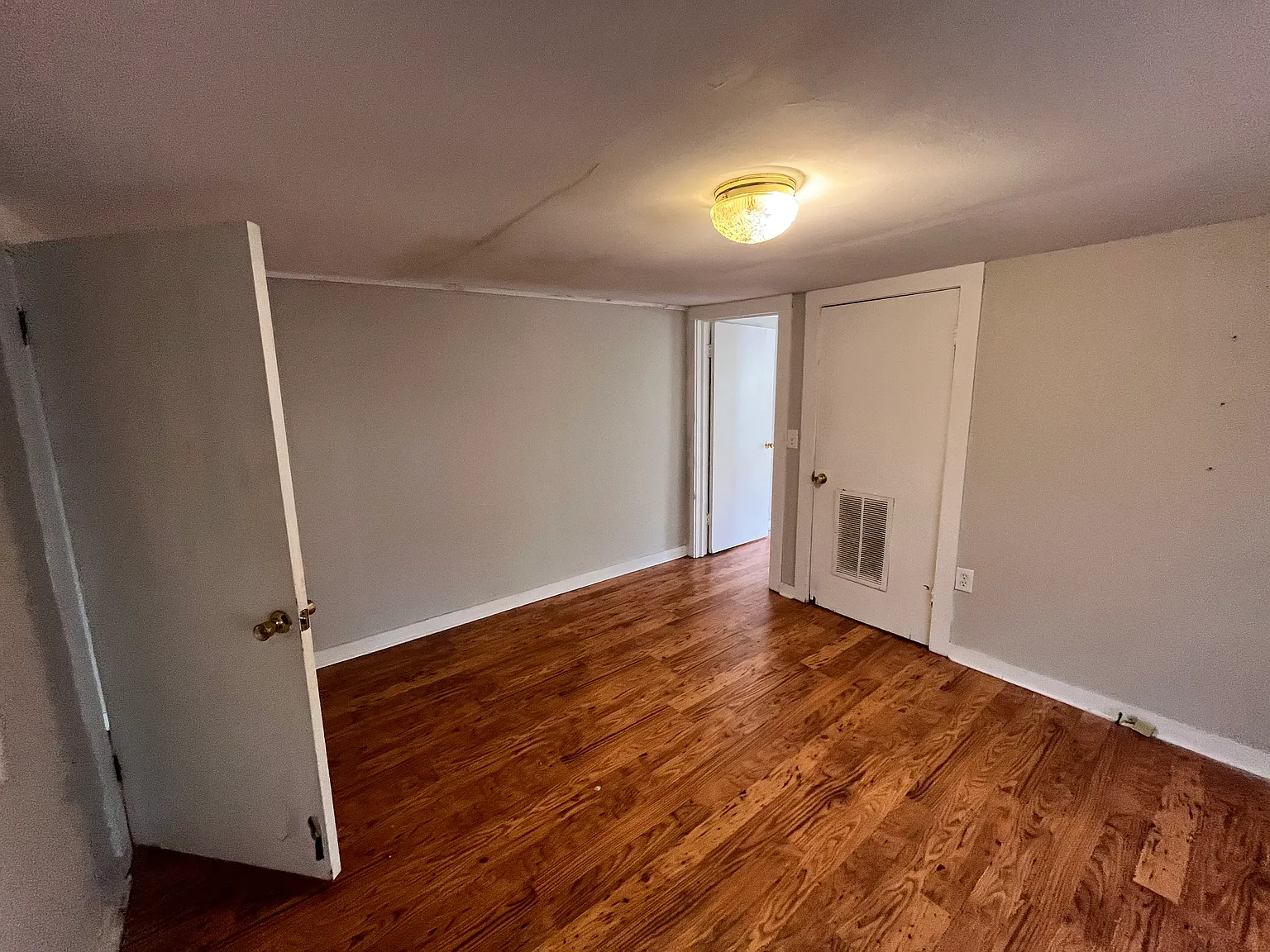3 bed, 1088 sqft, $1,100 — Photo 3