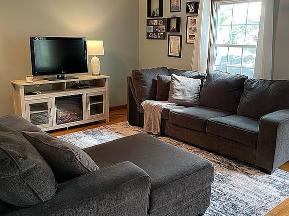 3rd image of 227 Park Forest Dr