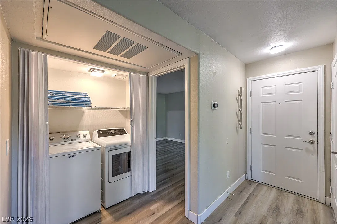 2 bed, 2.0 bath, 981 sqft, $1,430 — Photo 3