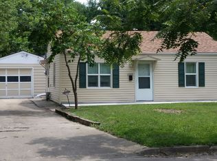 1720 SW Green Acres Ave, Topeka, KS 66604