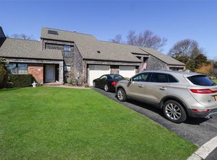 162 Baywoods Ln, Bay Shore, NY 11706