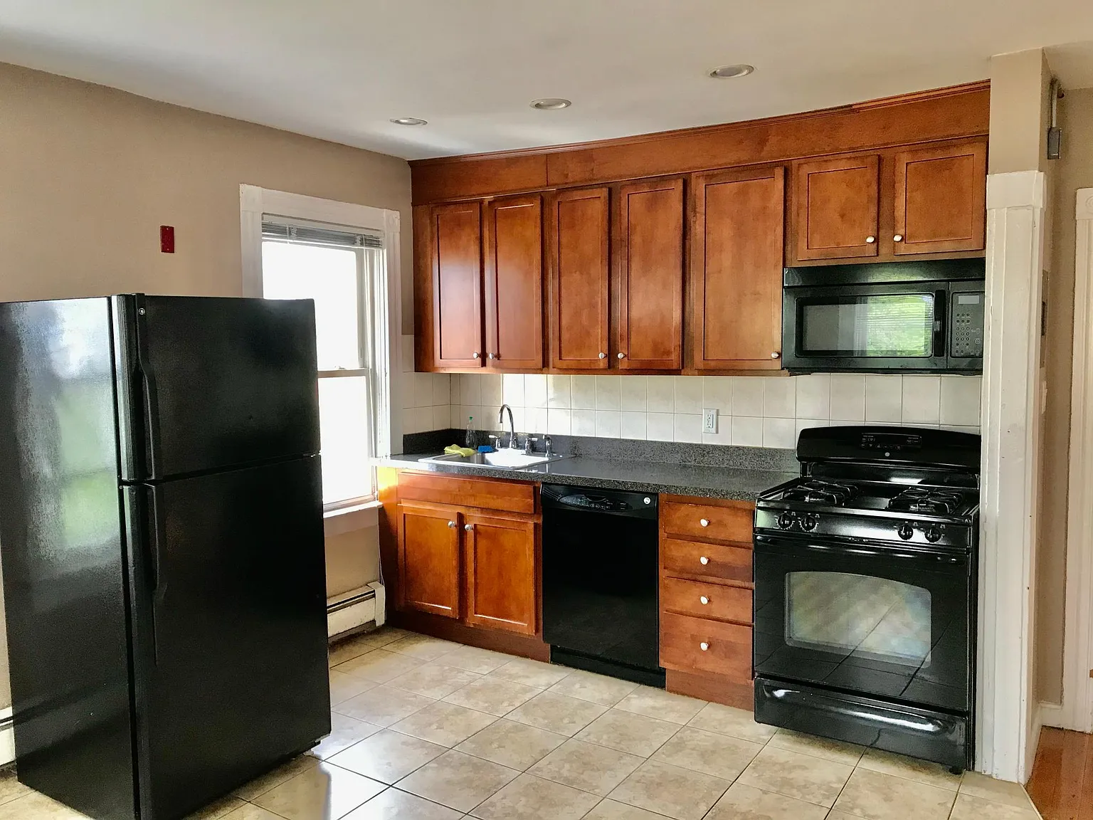 2 bed, 950 sqft, $1,800 — Photo 4