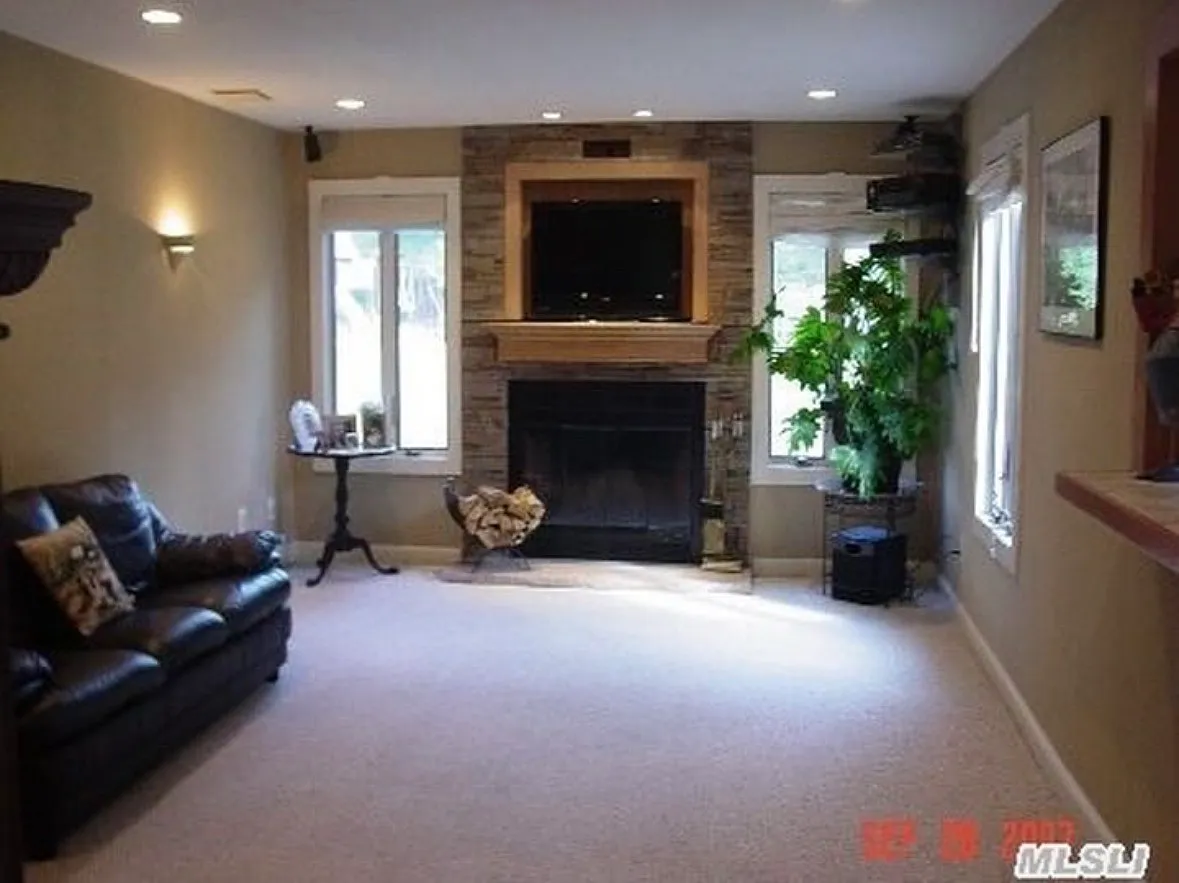 3 bed, 2400 sqft, $6,250 — Photo 2