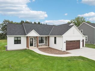 W251N2315 Valleyview Cir, Pewaukee, WI 53072