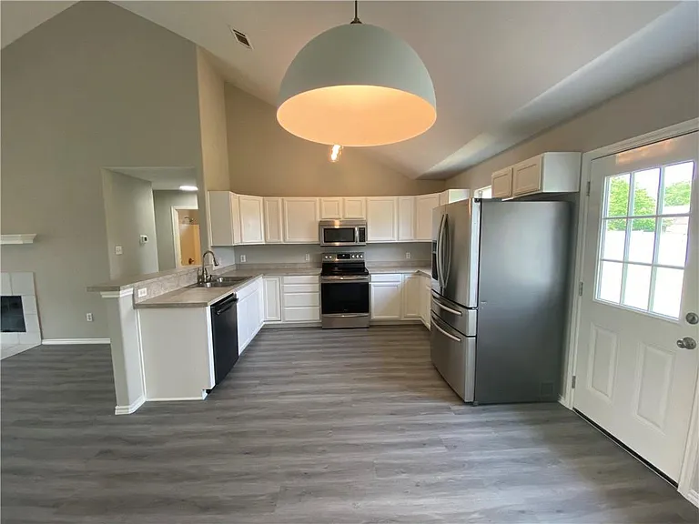 504 Debra Dr — Photo 7