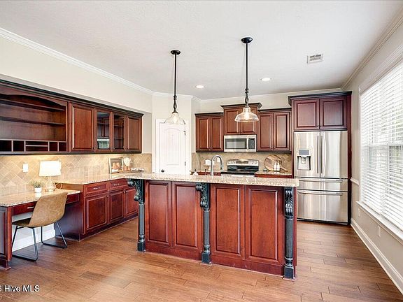 3rd image of 931 Forest Drive