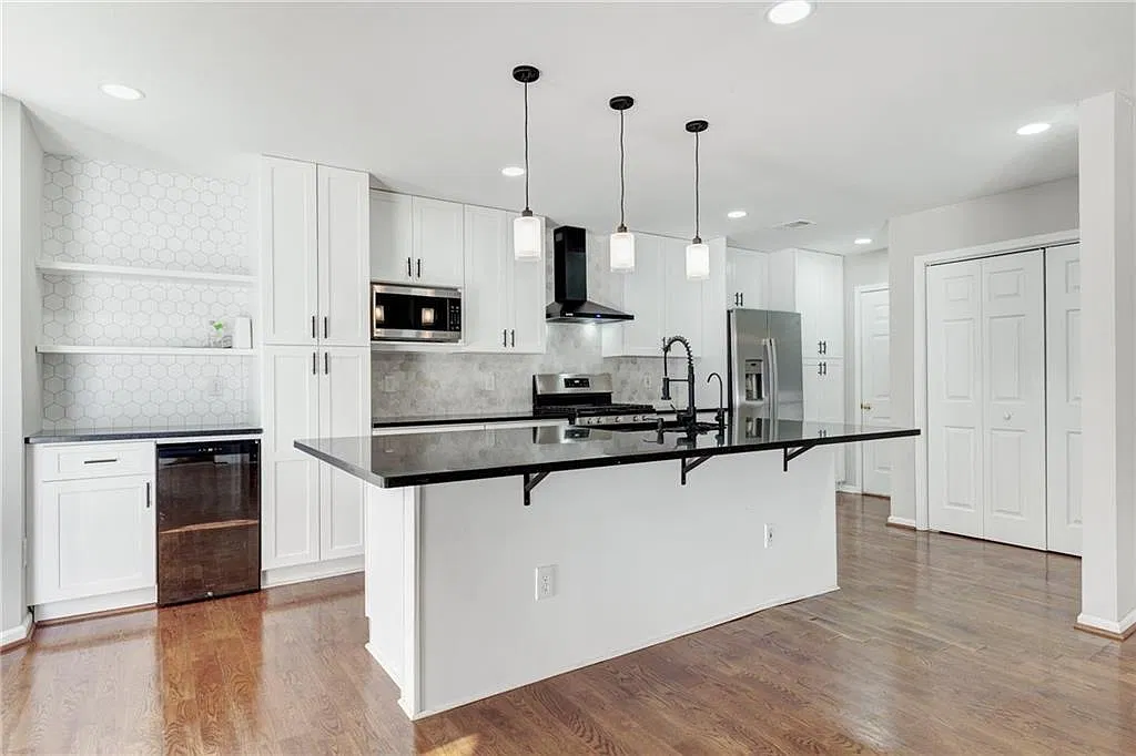 3 bed, 2.5 bath, 1486 sqft, $2,500 — Photo 4