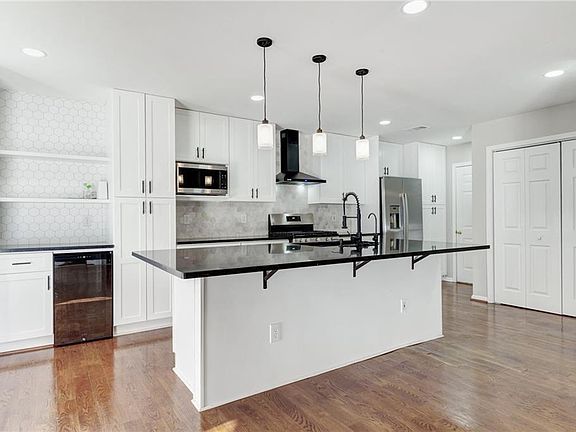 4th image of 3226 Liberty Commons Dr NW