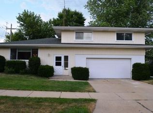 704 79th St, Kenosha, WI 53143