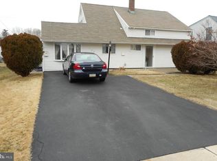 233 Holly Dr, Levittown, PA