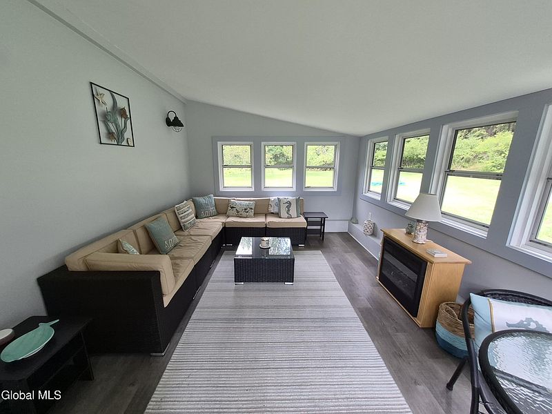 3rd image of 450 Wilton Gansevoort Road