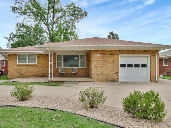 231 Anita Dr, Haysville, KS 67060