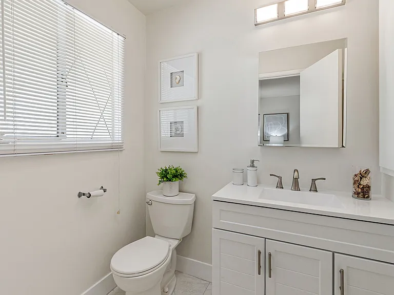 7624 Erin Way — Photo 15