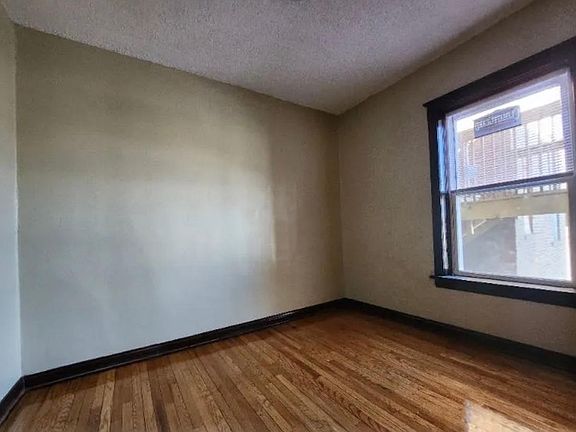 5th image of 955 N Pine Ave #3