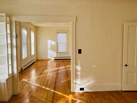 3rd image of 145 Hanover St #1