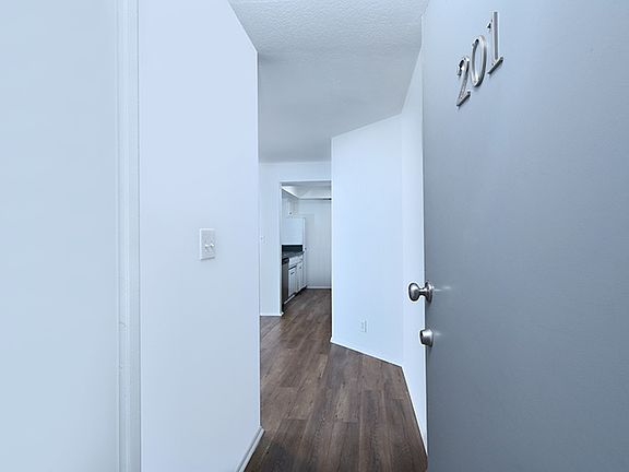 4th image of 4235 Whitsett Ave APT 201