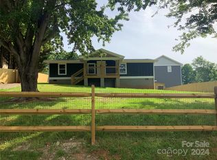 25 Marion Rd, Leicester, NC 28748