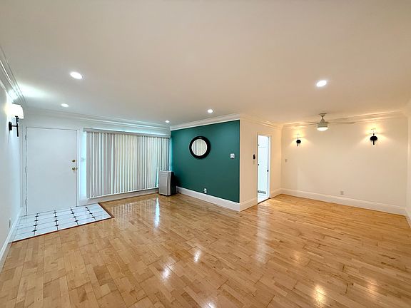 4th image of 8576 Holloway Dr #3