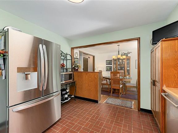 3rd image of 7816 Arlington Ave