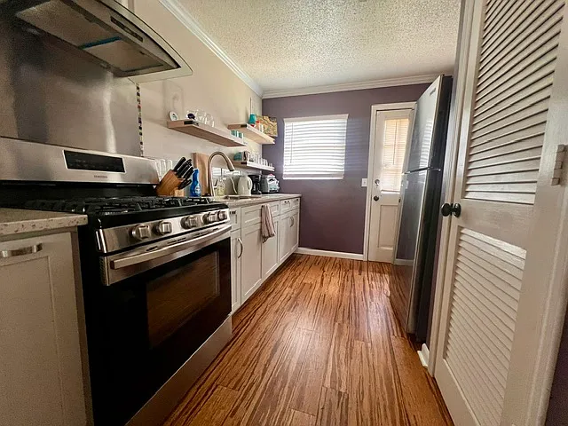 1426 E 38th St #D — Photo 11
