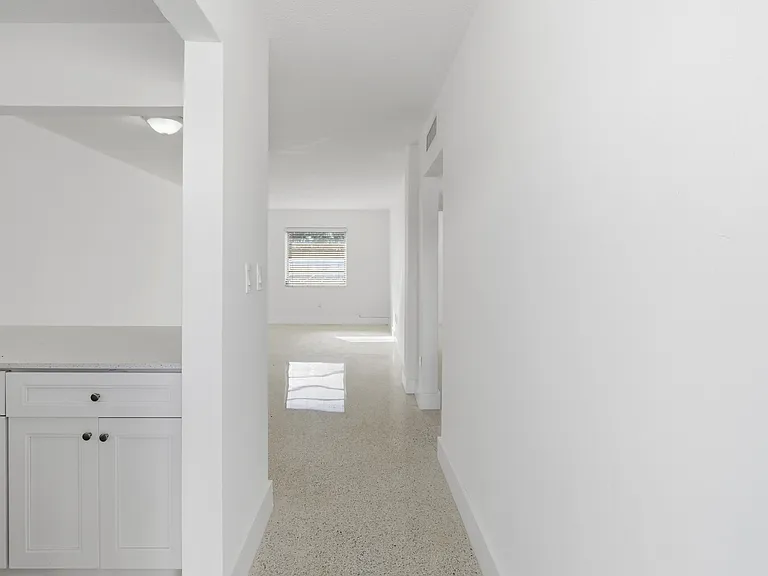 405 W 11th St #12 — Photo 4